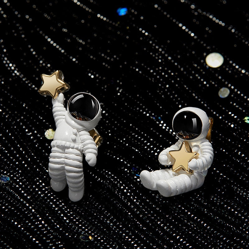 Cute Asymmetric Space Astronaut Star Earrings - BernardoModa